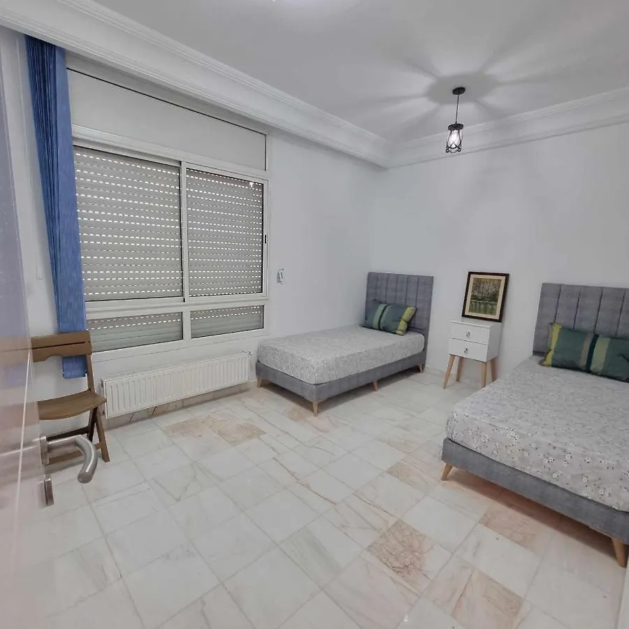 City View, Ennasr Spacious S2 Apartment Ariana